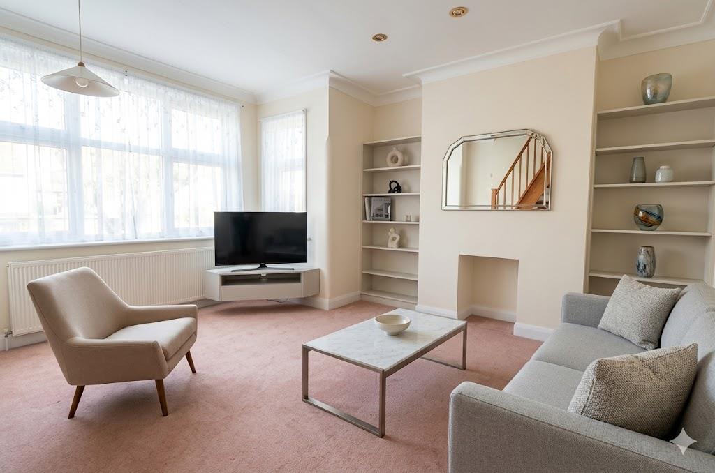 Goodwyn Avenue, Mill Hill, NW7, Mill Hill